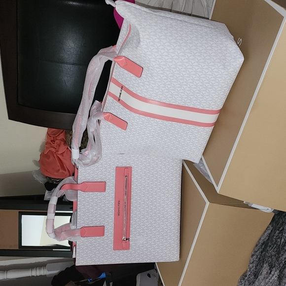 Michael Kors Handbags - New MK Large Set